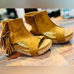 Very G Rancher Fringe Wedges